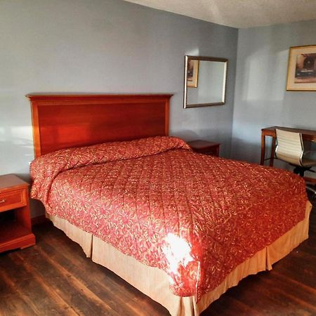 Hiway Inn Express Елк-Сіті Екстер'єр фото