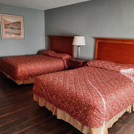 Hiway Inn Express Елк-Сіті Екстер'єр фото