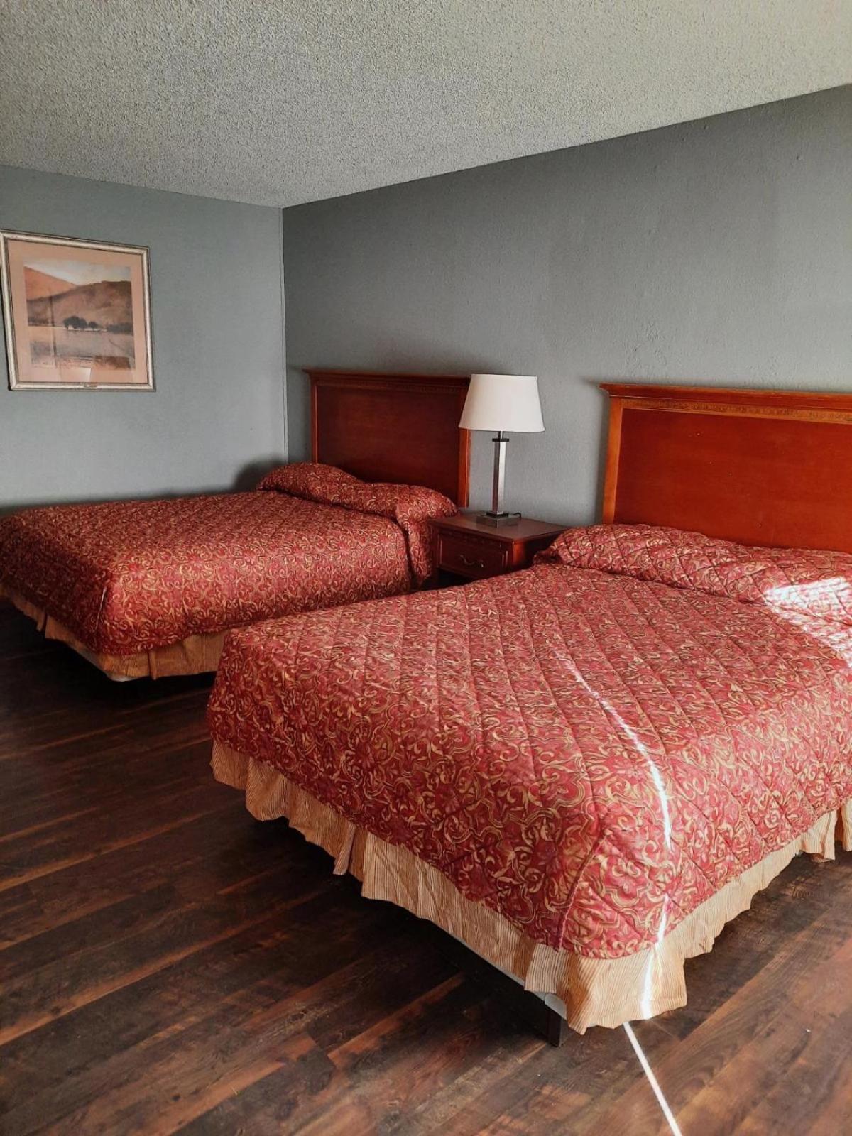 Hiway Inn Express Елк-Сіті Екстер'єр фото